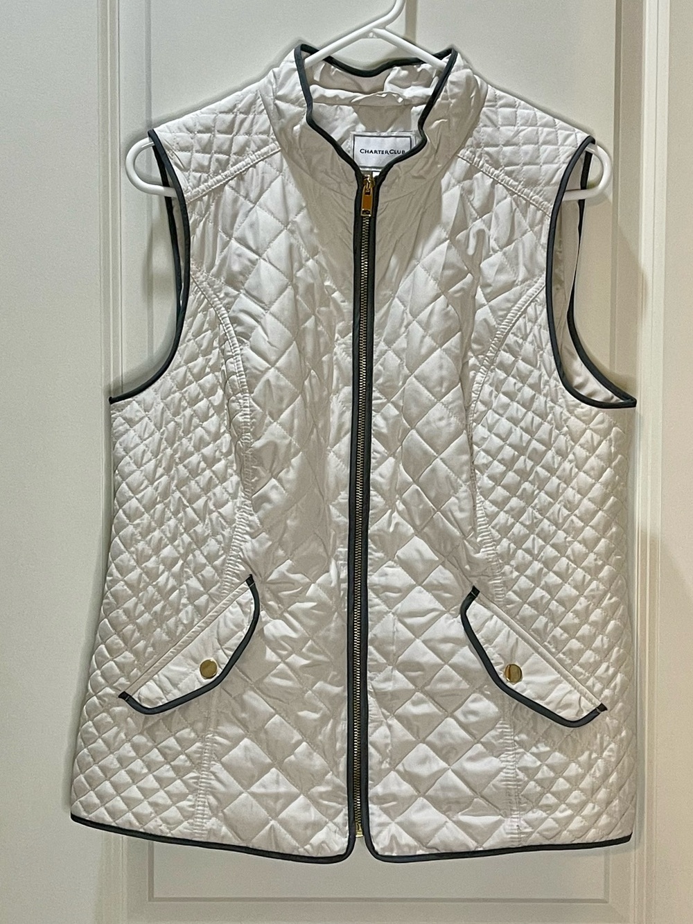 White Quilted Sleeveless Vest with Charcoal Gray Trim and Pockets M